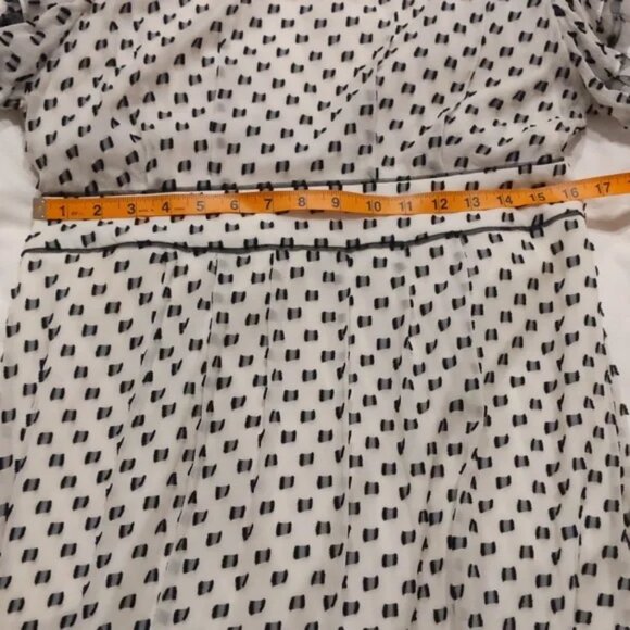 NWT BCBG Silk Blend Cocktail Dress with Ruffle Sleeves Size 10 - Picture 8 of 12